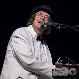 Dr Dirty John Valby at Comedy @ the Carlson