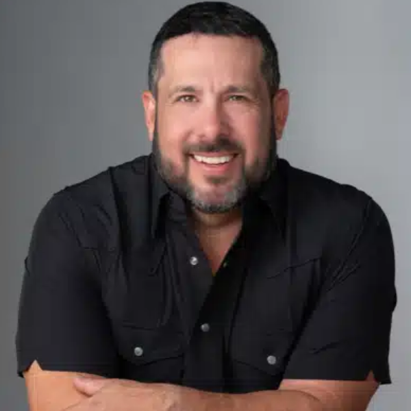 Steve Treviño at Off The Hook Comedy Club
