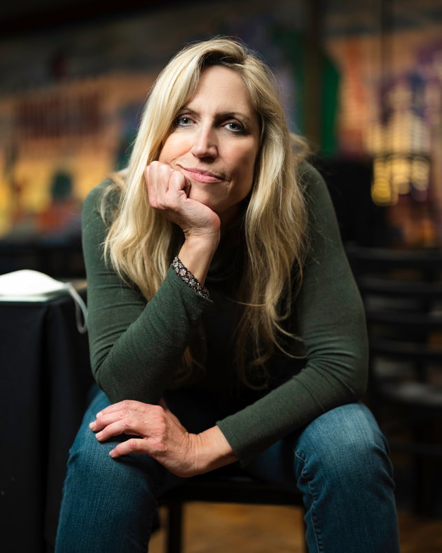 Laurie Kilmartin at Flappers