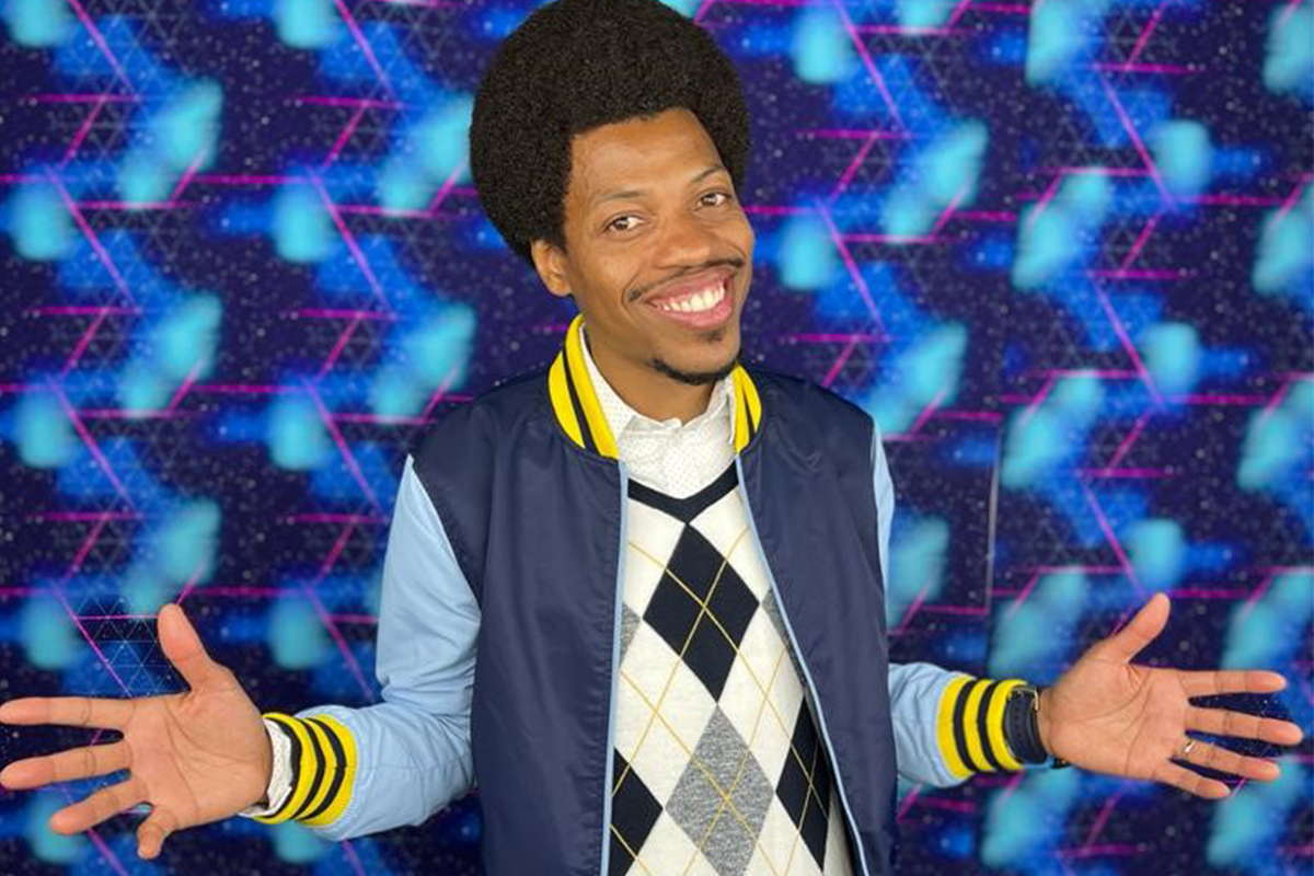 Mike E. Winfield at Chicago Improv